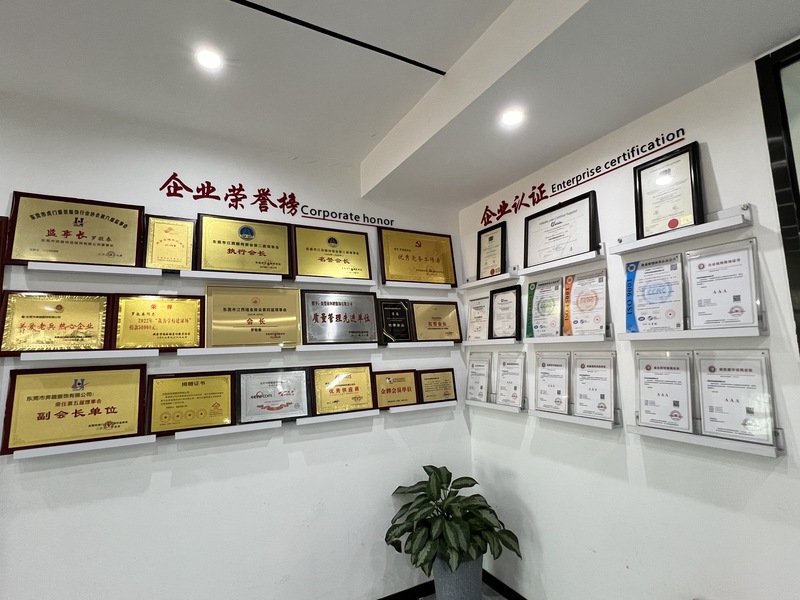 2-奔踏尚品服饰公司宣传图(企业荣誉).jpg
